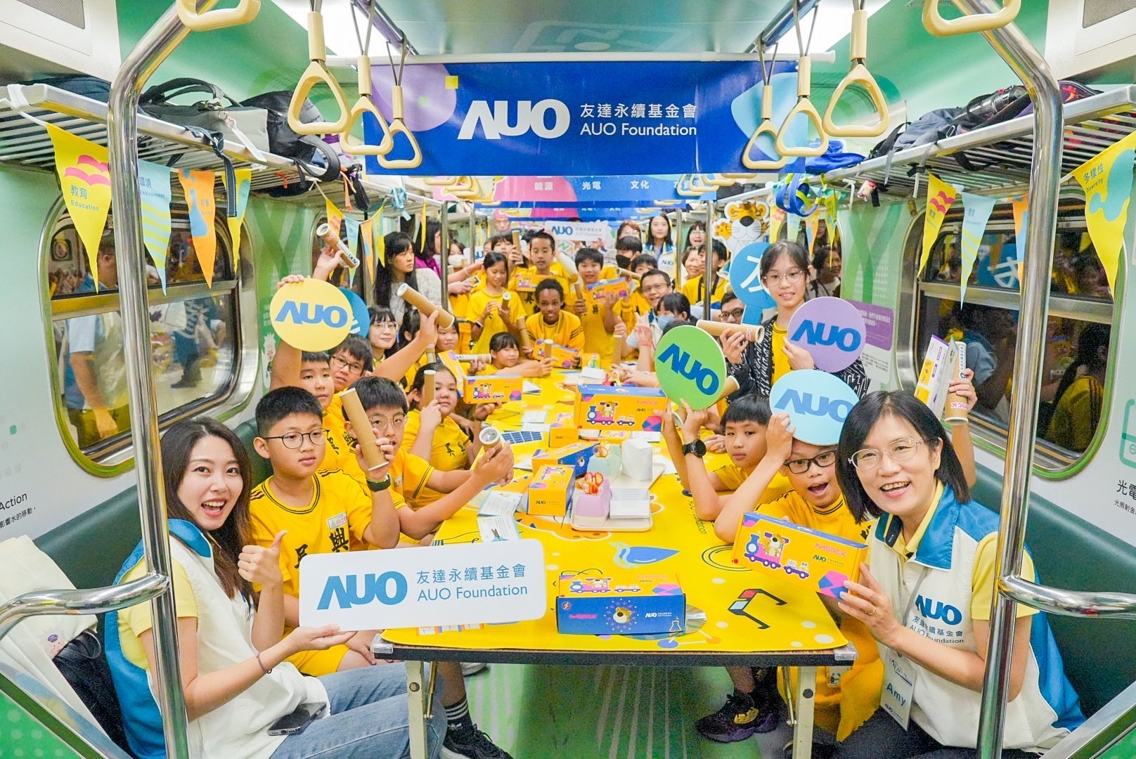 友達永續基金會響應國科會推動的「臺灣科普環島列車」正式啟航，透過「生活中的科學」車廂課程設計，展開為期6天巡迴全臺17個縣市、停靠32站的移動式科普之旅